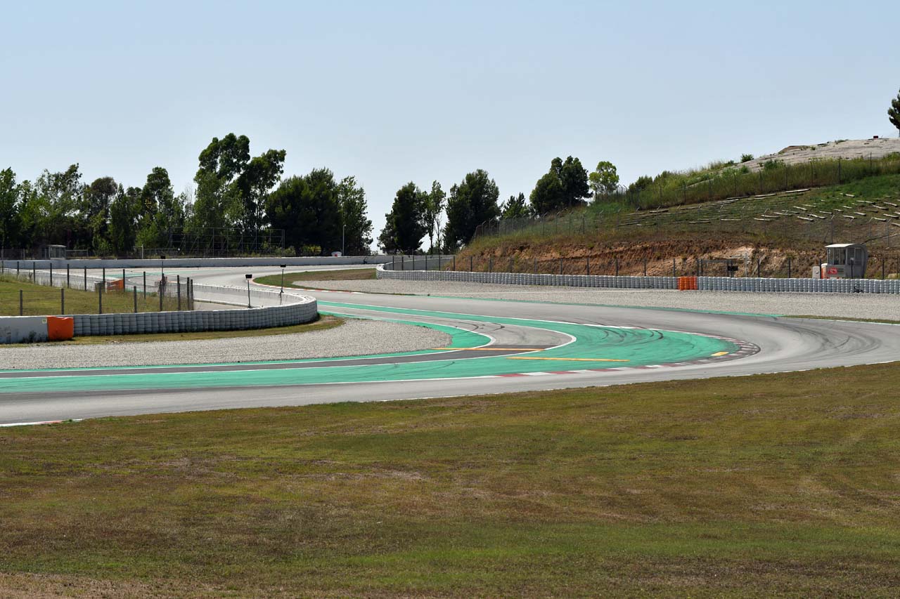 バトル、アクシデントが多発する2、3コーナー