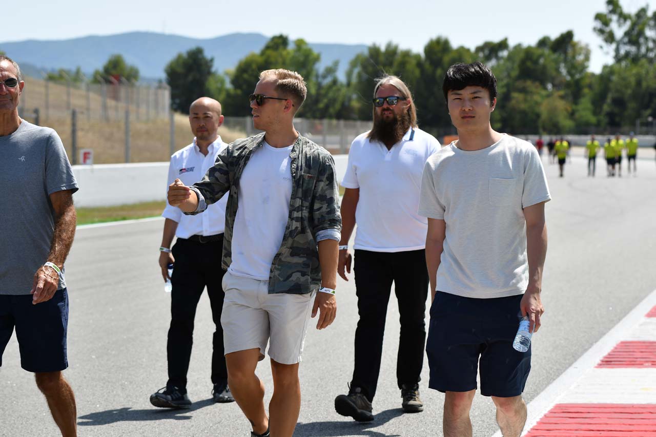 山下健太とハイクラス・レーシングの面々