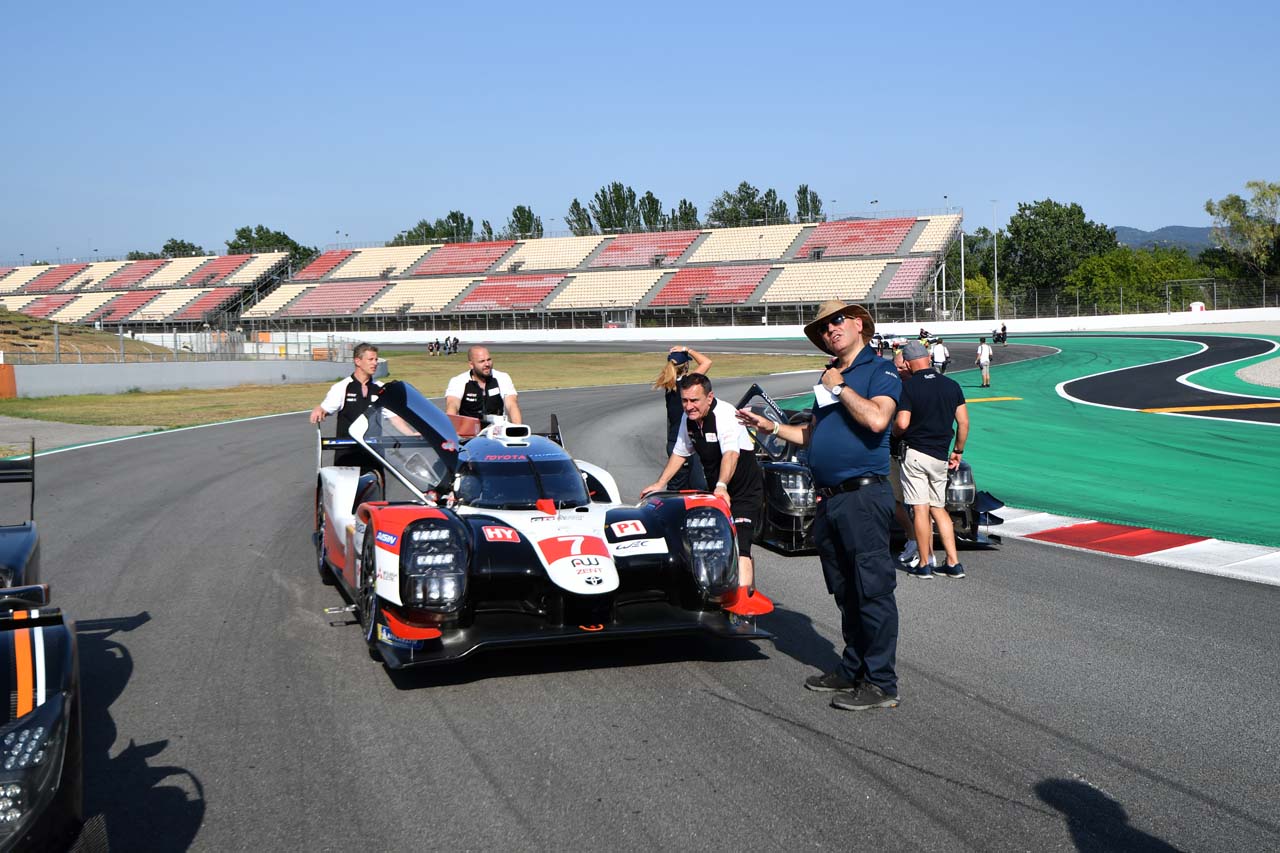 トヨタTS050ハイブリッドの位置決め中