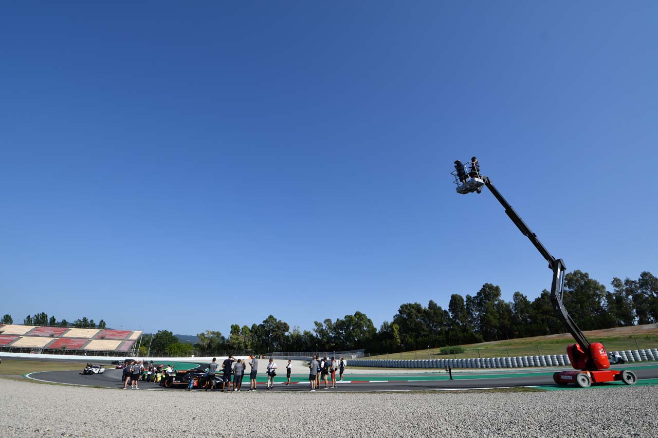 各車の位置が細かく指示されていく