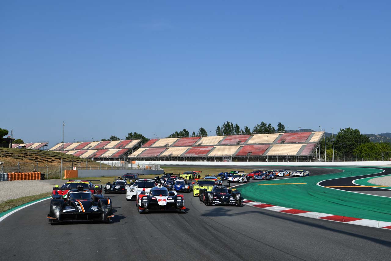 位置調整が完了。この状態で2019／2020シーズンの集合写真が撮られます