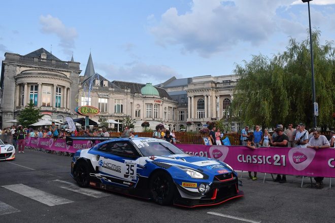 スパ市内をパレードランする35号車ニッサンGT-RニスモGT3