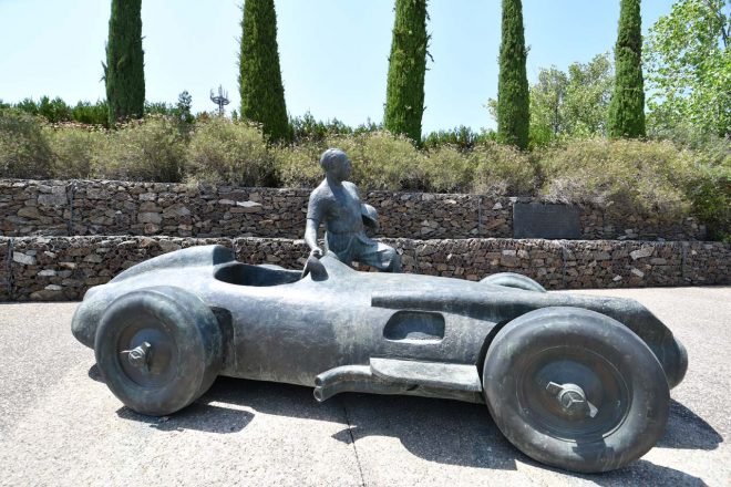 ファン・マヌエル・ファンジオ様の像