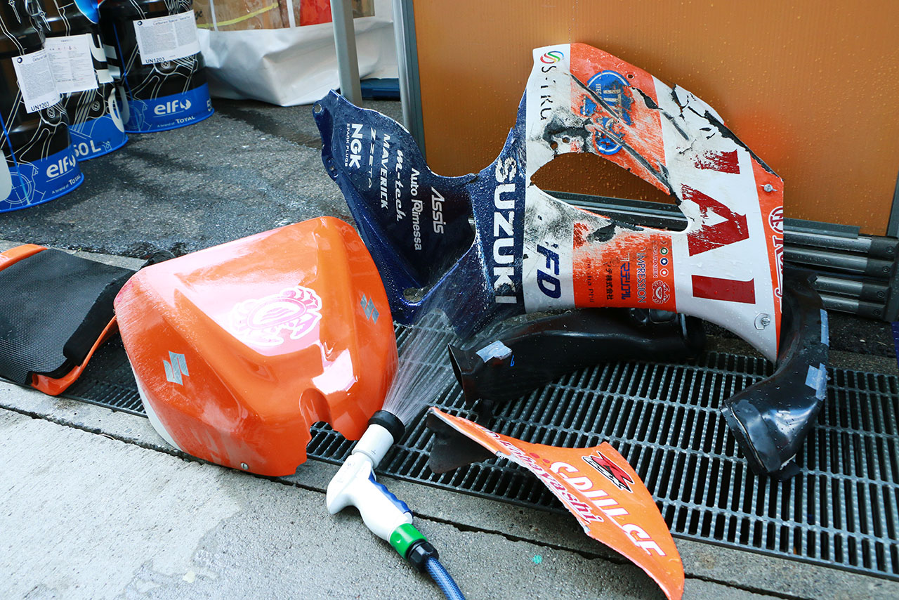 土曜日フリー走行で転倒したS-PULSE DREAM RACING・IAIのカウル