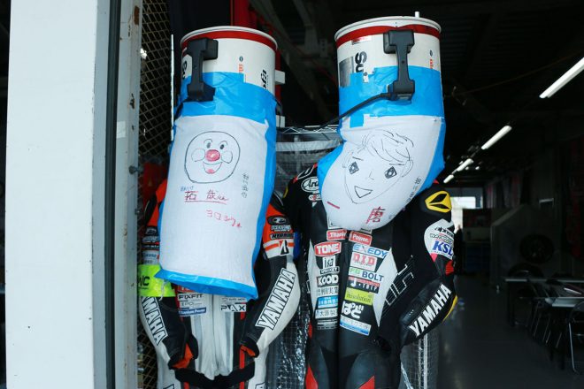 Team BABY FACE Titanium Power Racingのピット裏