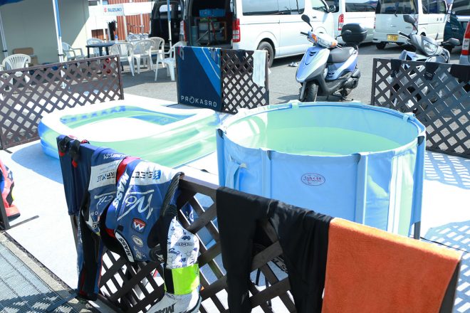 パドックに設置されているプール