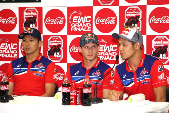 Red Bull Hondaの高橋巧（右）、ステファン・ブラドル（中）、清成龍一（左）