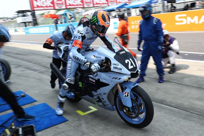 3スティント目を担当するマイケル・ファン・デル・マーク（YAMAHA FACTORY RACING TEAM）