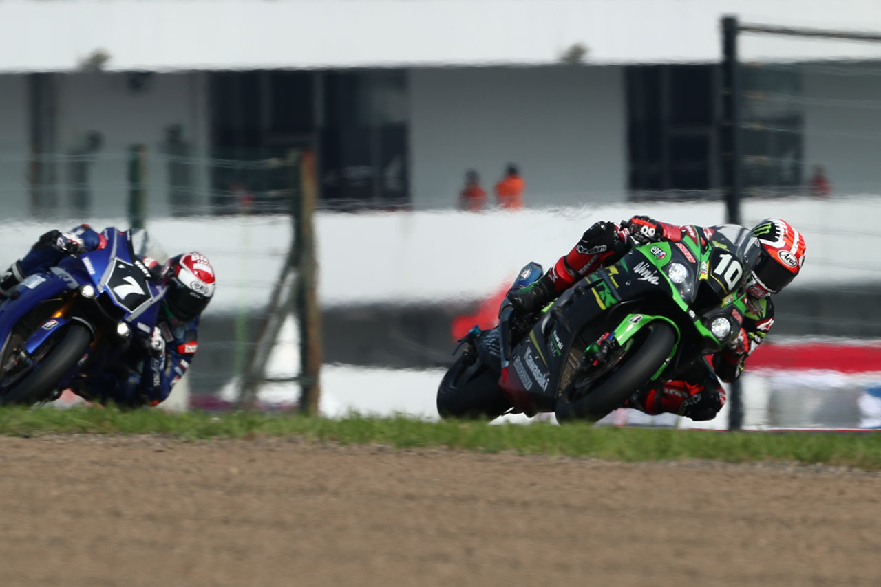 鈴鹿8耐で6時間経過しトップを快走するジョナサン・レイ（Kawasaki Racing Team Suzuka 8H）