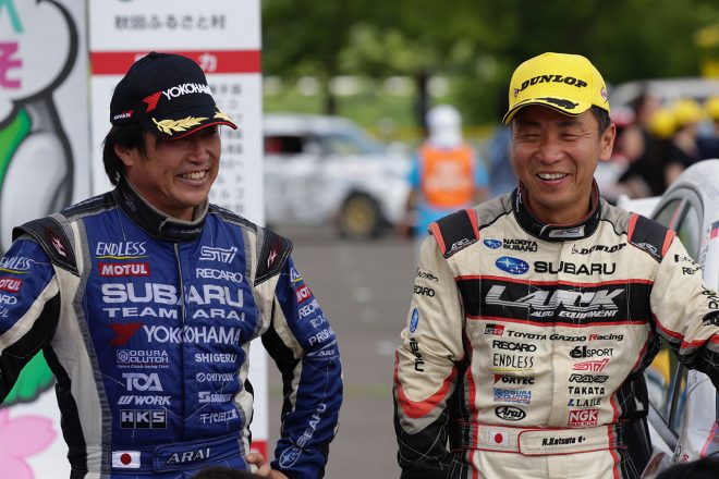 横手ラリー2019で優勝した勝田範彦（右）と総合2位を獲得した新井敏弘（左）