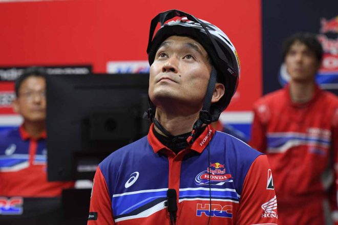 #33 Red Bull Honda 宇川徹 監督