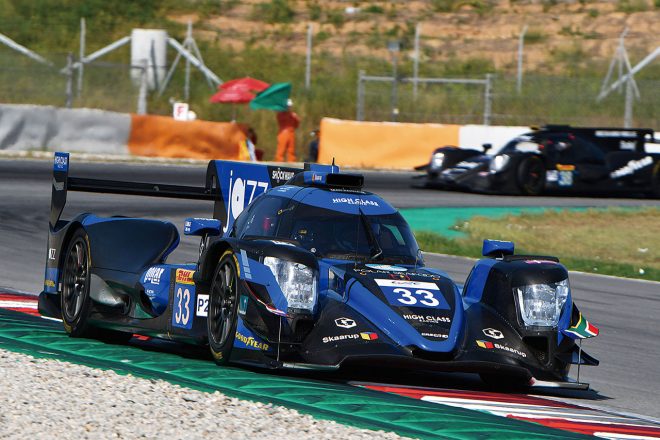 チームメイトはマーク・パターソン（67歳！）とアンデルス・フィヨルドバッハ。山下は走行前日に合わせたシートが若干身体に合っていなかったようだが、先輩・可夢偉に「少しは我慢しないとダメ」と言われたそう（トヨタ7号車は3人で同一のシートをシェア）