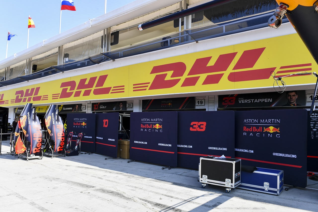 2019年F1第12戦ハンガリーGP木曜　レッドブル・ホンダのガレージ