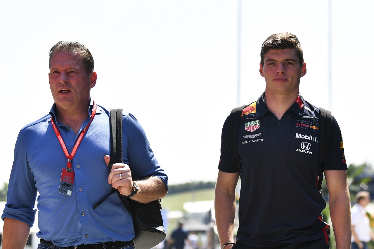 2019年F1第12戦ハンガリーGP木曜　マックス・フェルスタッペン（レッドブル・ホンダ）と父のヨス・フェルスタッペン