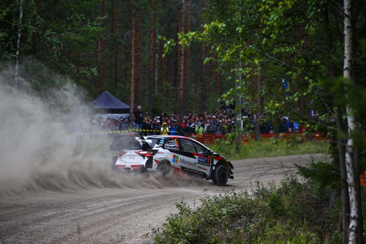 初日3番手につけたクリス・ミーク（トヨタ・ヤリスWRC）