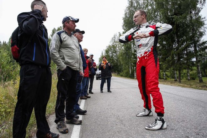 ファンと交流するヤリ-マティ・ラトバラ