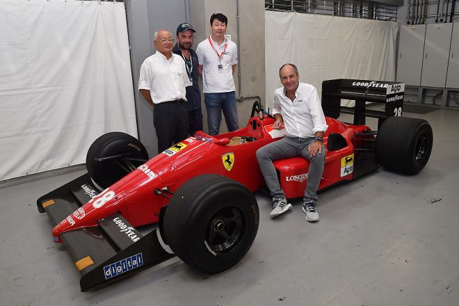 自らの鈴鹿での優勝をともにしたフェラーリF187とITRベルガー代表、GTA坂東代表、BHJ武井CEO自らの鈴鹿での優勝をともにしたフェラーリF187とITRベルガー代表、GTA坂東代表、BHJ武井CEO