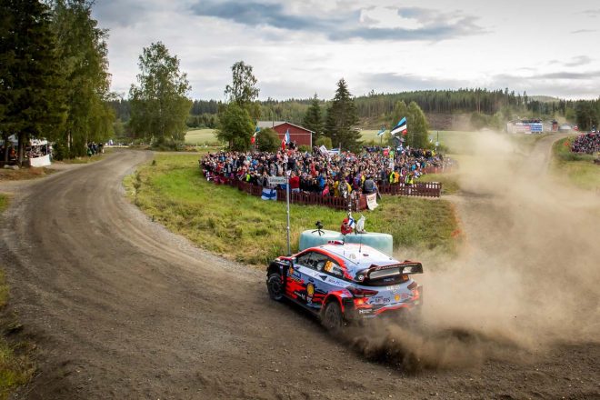 暫定4番手のアンドレアス・ミケルセン（ヒュンダイi20クーペWRC）