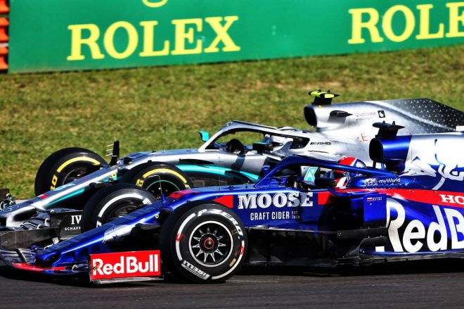 2019年F1第12戦ハンガリーGP　ダニール・クビアトとバルテリ・ボッタスのバトル