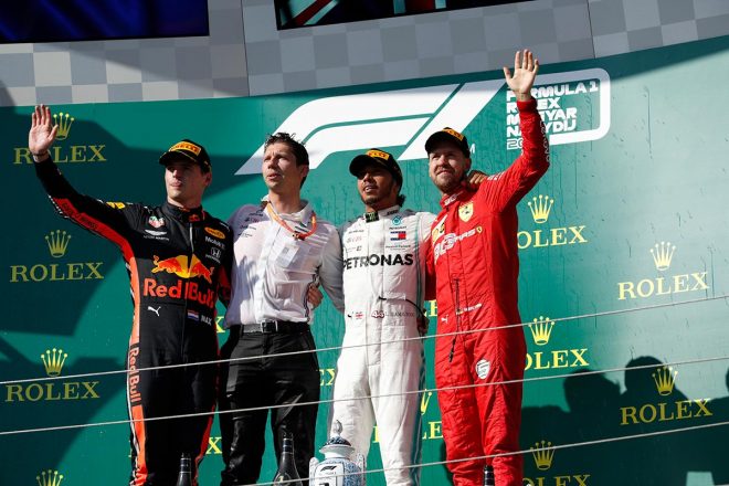 2019年F1第12戦ハンガリーGP ルイス・ハミルトン(メルセデス)が優勝、2位マックス・フェルスタッペン(レッドブル・ホンダ)、3位セバスチャン・ベッテル(フェラーリ)