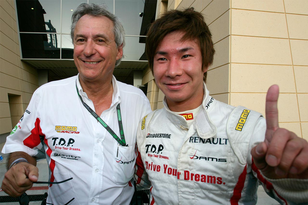 2009年GP2アジア バーレーンでチャンピオンを決めた小林可夢偉を祝福するジャン-ポール・ドリオ