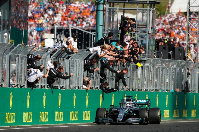 2019年F1第12戦ハンガリーGP決勝で逆転優勝を飾ったルイス・ハミルトン（メルセデス）