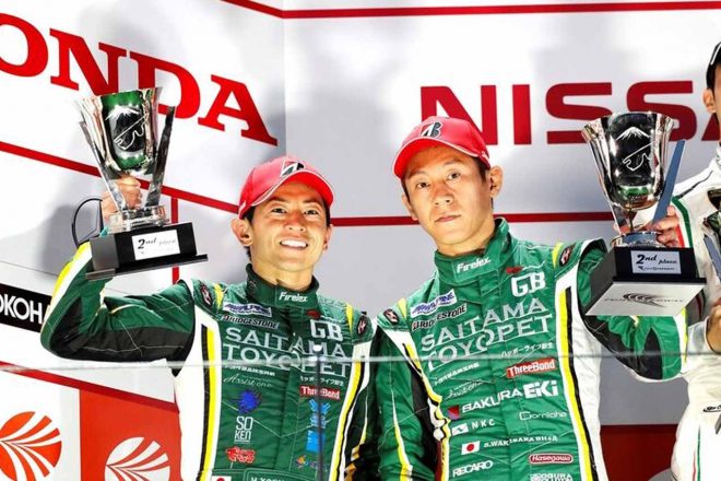 GT300クラス2位の吉田広樹と脇阪薫一（埼玉トヨペットGB マークX MC）