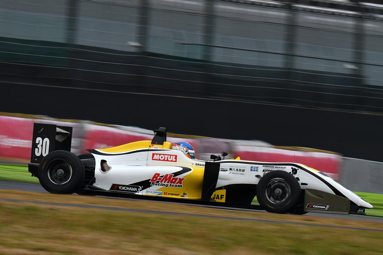 2018年12月の鈴鹿テストでDRAGONの30号車をドライブした笹原右京