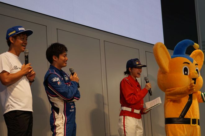 交通安全教室には脇阪寿一監督と大嶋和也が参加した