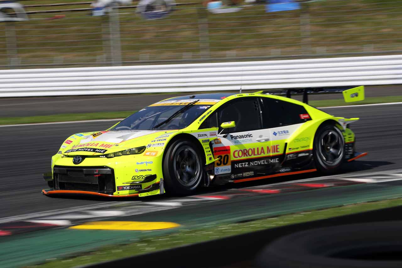 TOYOTA GR SPORT PRIUS PHV apr GT（永井宏明／織戸学）