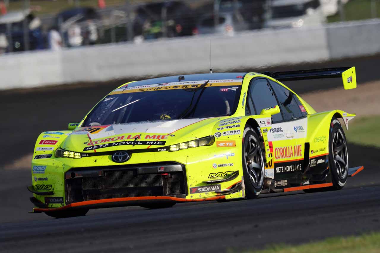TOYOTA GR SPORT PRIUS PHV apr GT（永井宏明／織戸学）