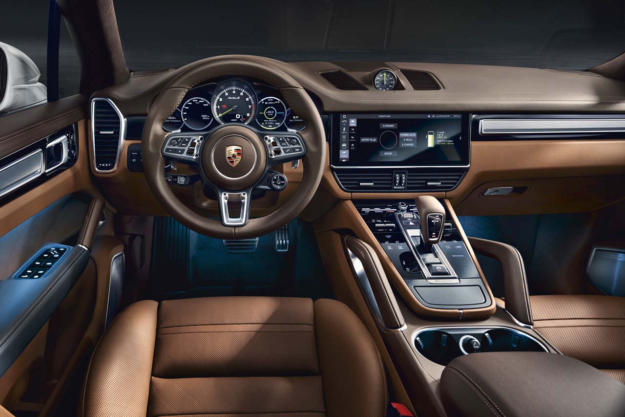 ポルシェ・カイエン ターボS Eハイブリッド／インテリア・コクピット