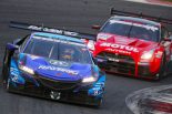 レース終盤にバトルを繰り広げたRAYBRIG NSX-GTとMOTUL AUTECH GT-R