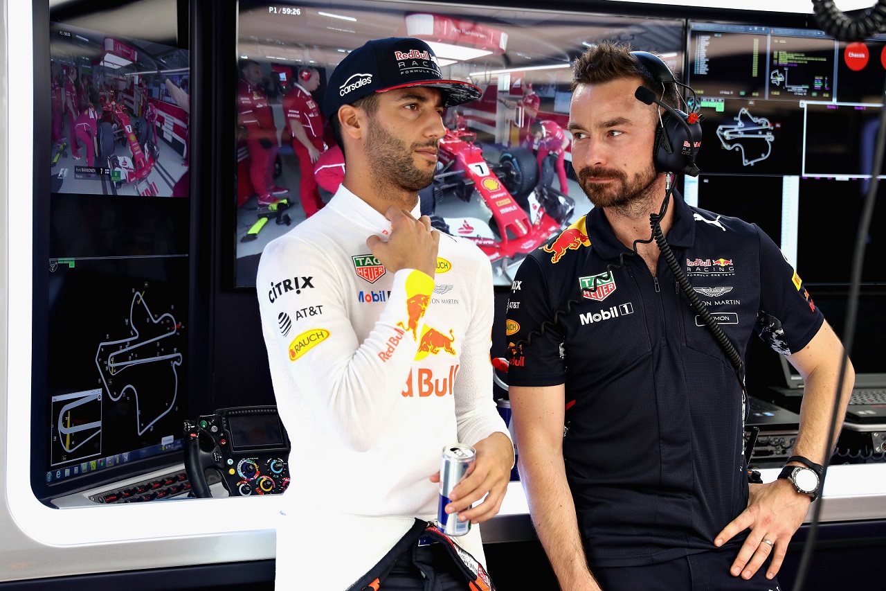 2017年F1マレーシアGP　ダニエル・リカルドとレースエンジニアのサイモン・レニー（レッドブル）