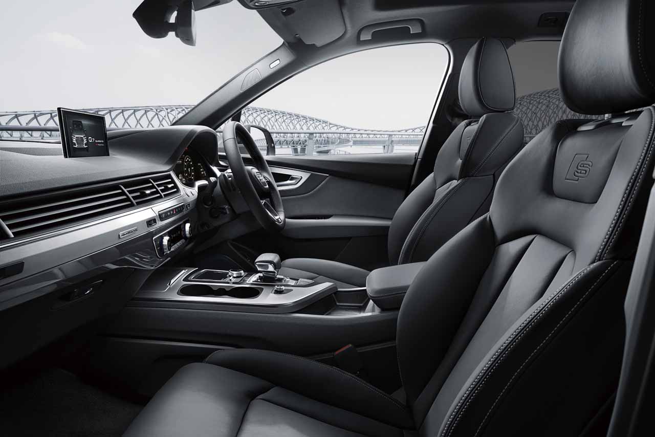 Audi Q5 S line dynamic limited／インテリア
