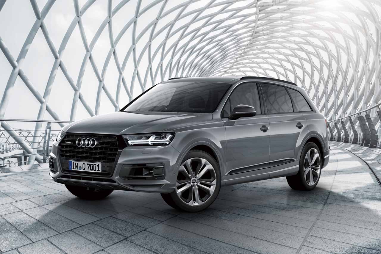 Audi Q7 urban black／フロント