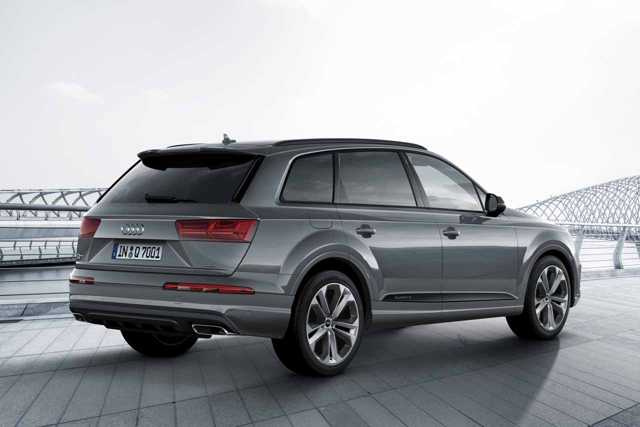 Audi Q7 urban black／リヤ