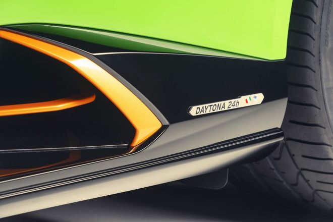 ボディサイドにはデイトナ24時間とセブリング12時間優勝を記念した特別プレートも配置される。