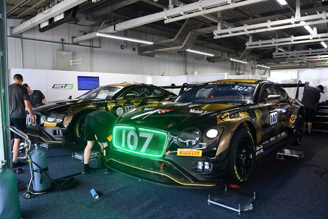 ベントレー・チームMスポーツのベントレー・コンチネンタルGT3はスパ24時間にも登場した100周年記念カラーで鈴鹿に登場した。
