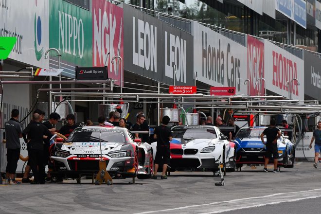 ピットレーンにならぶ国内外のGT3カーたち