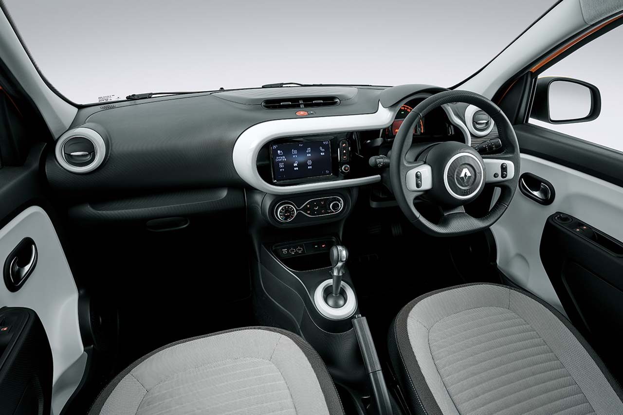 新型ルノー トゥインゴのインテリア ルノー発rrコンパクト トゥインゴ がマイナーチェンジ 最新のパリに合わせた新デザインにの画像 写真 6 Autosport Web