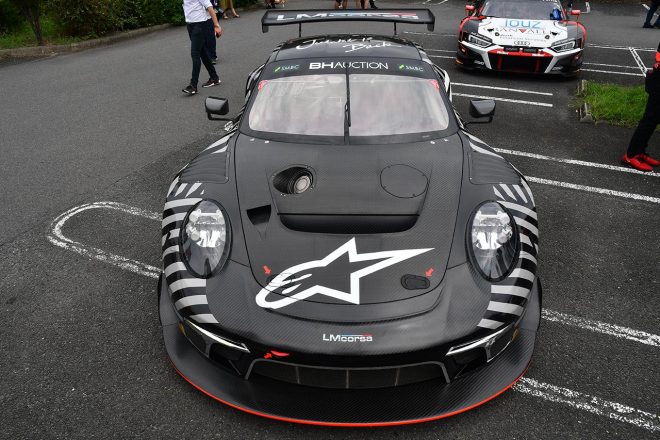 LM corsaのポルシェ911 GT3 R。ルーフには『Juichi is Back』の文字も。