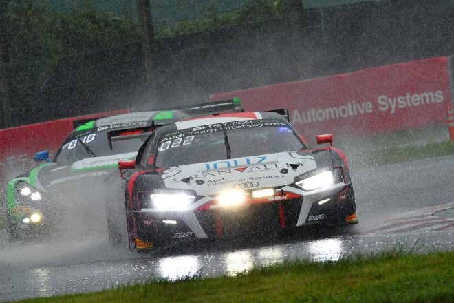 セッション途中にはかなり雨が強まるシーンも。