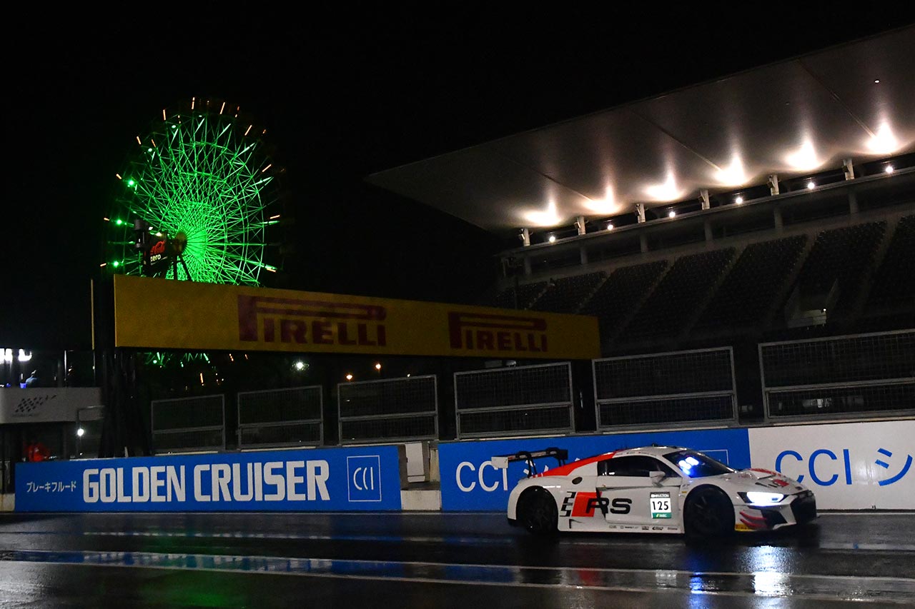 鈴鹿10時間のナイトプラクティスは雨のセッションとなった。