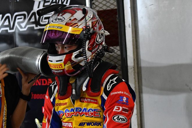 チーム・アップガレージの18号車ホンダNSX GT3をドライブする牧野任祐