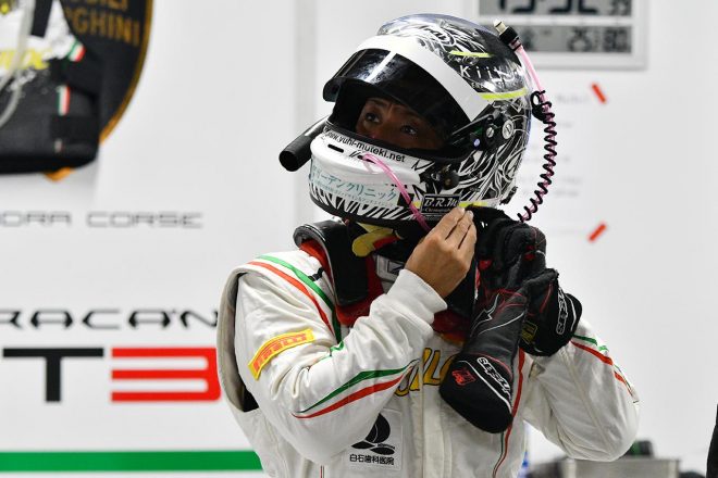 JLOCの87号車ランボルギーニ・ウラカンGT3をドライブしている関口雄飛