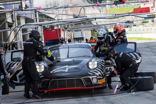 LM corsaの60号車ポルシェは、脇阪兄弟がクラス3位でフィニッシュした。