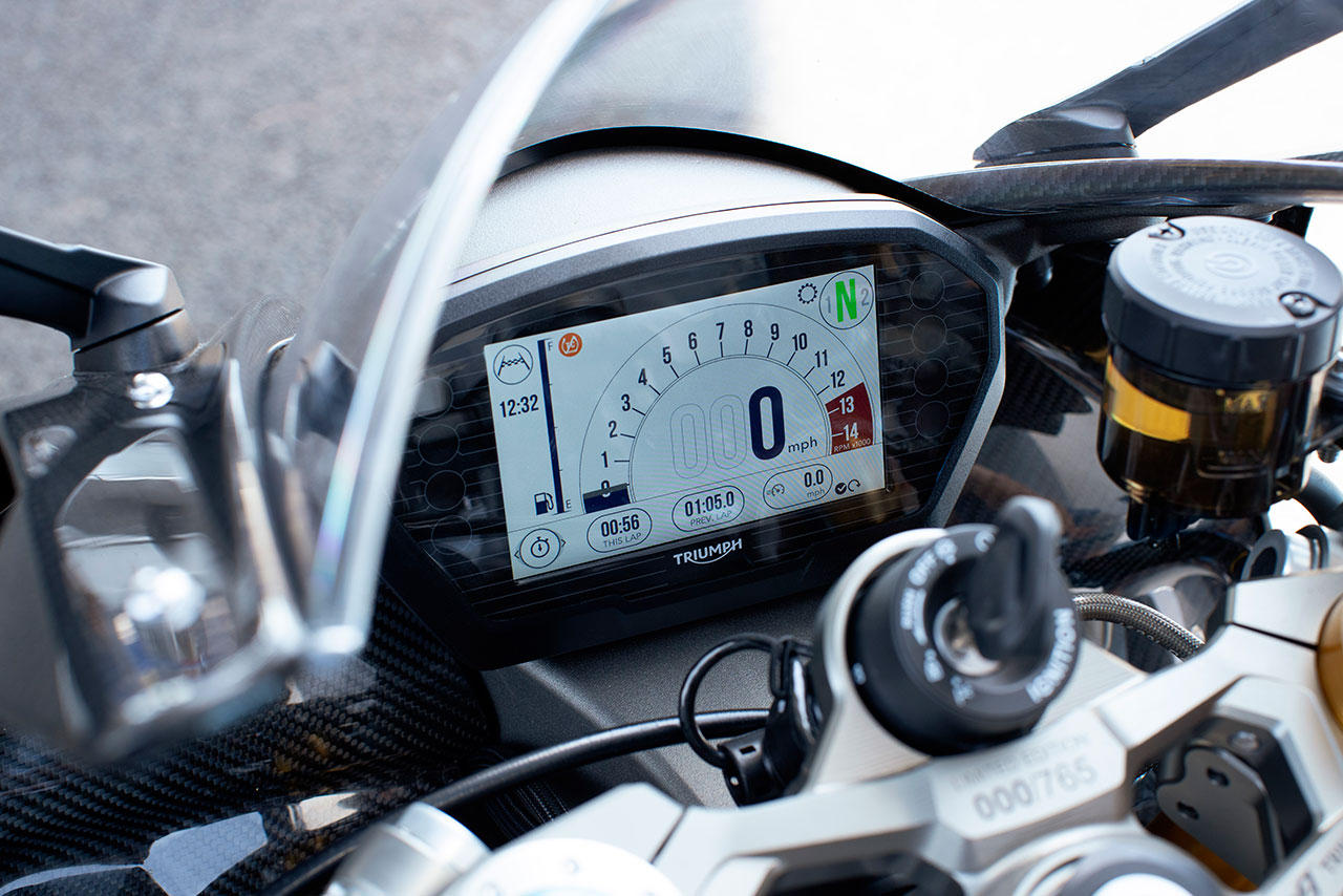 フルカラーTFTディスプレイ