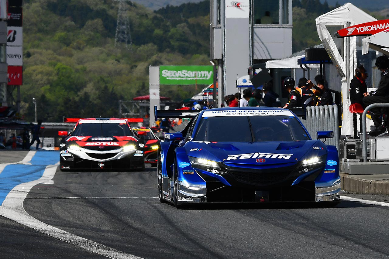 スーパーGT第2戦富士でのKEIHIN NSX-GTとMOTUL MUGEN NSX-GT。