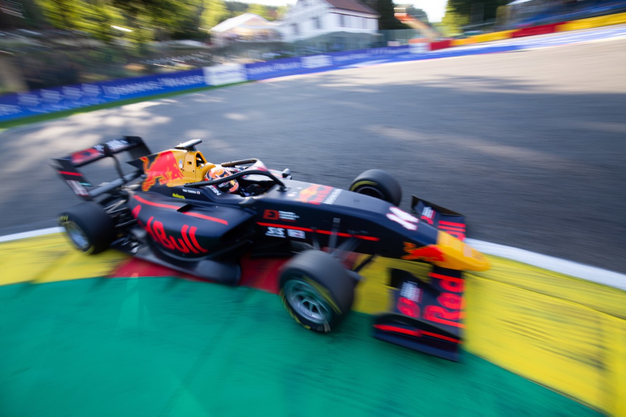 角田裕毅（イェンツァー）